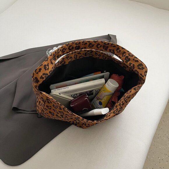 Stylish Leopard Print Suede Bag - Lightweight Women's Handbag for All Occasions - Picture 4 of 7